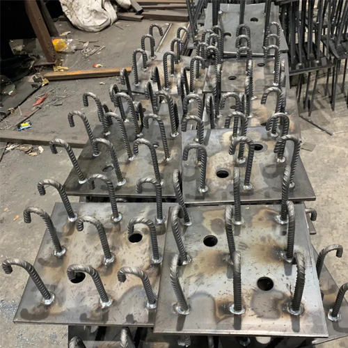 图纸中如何确定那曲预埋件的位置？